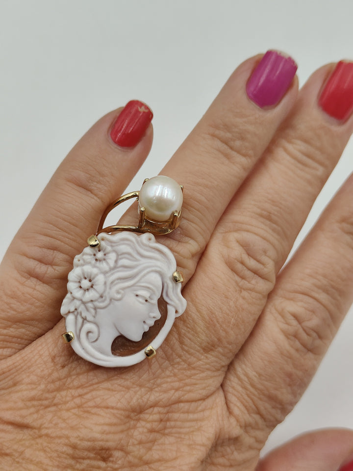 Anello dama in cammeo e montato su argento