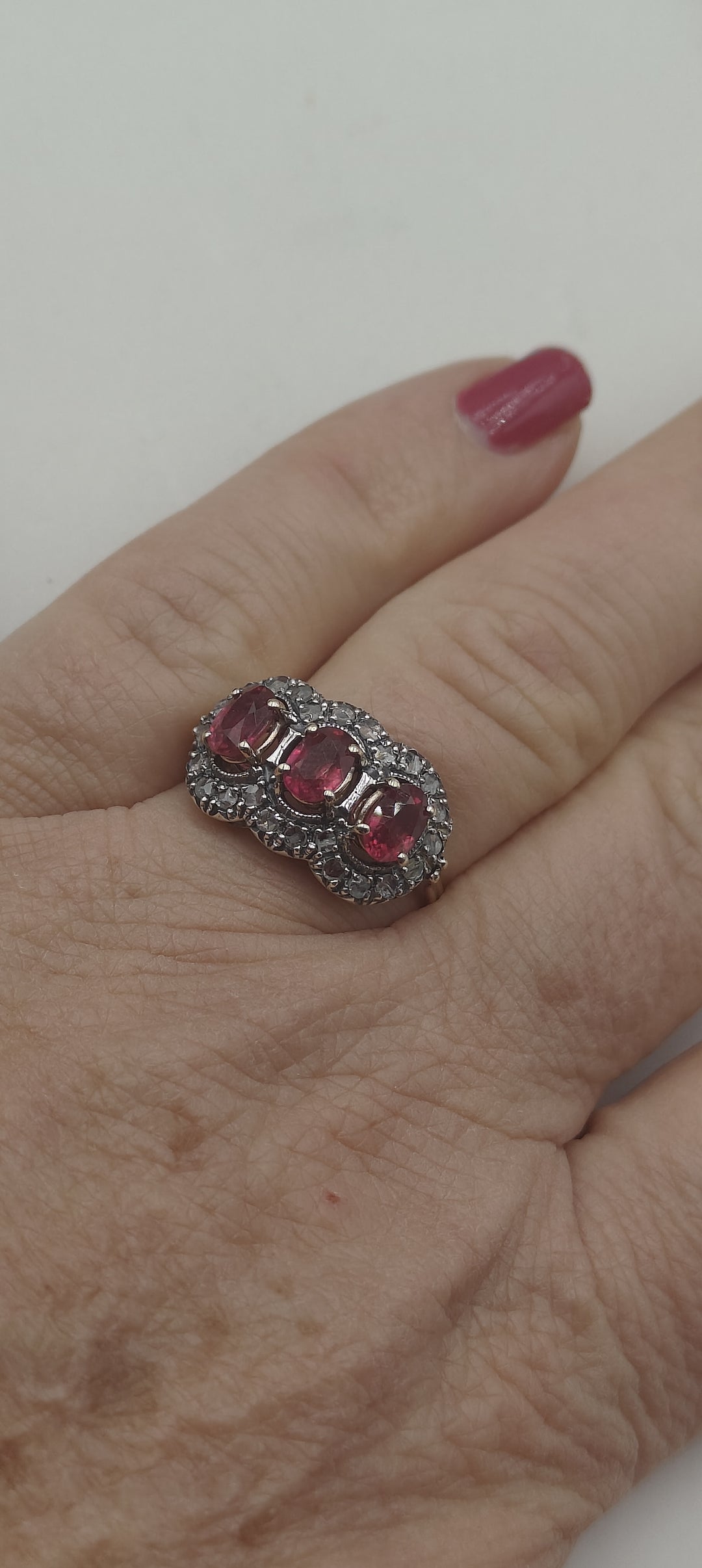 "Ruby" ring mounted on gold and rose diamonds crowns'
