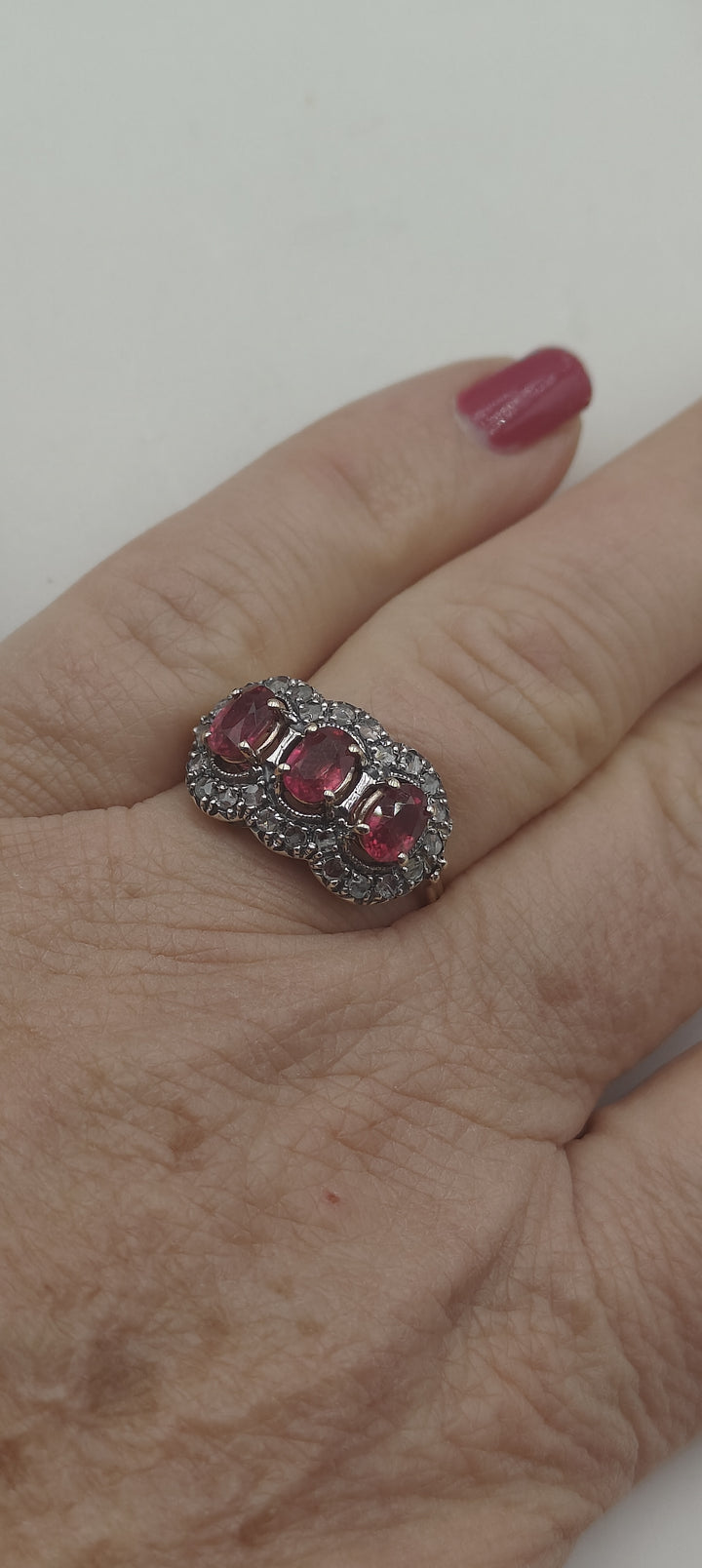 "Ruby" ring mounted on gold and rose diamonds crowns'