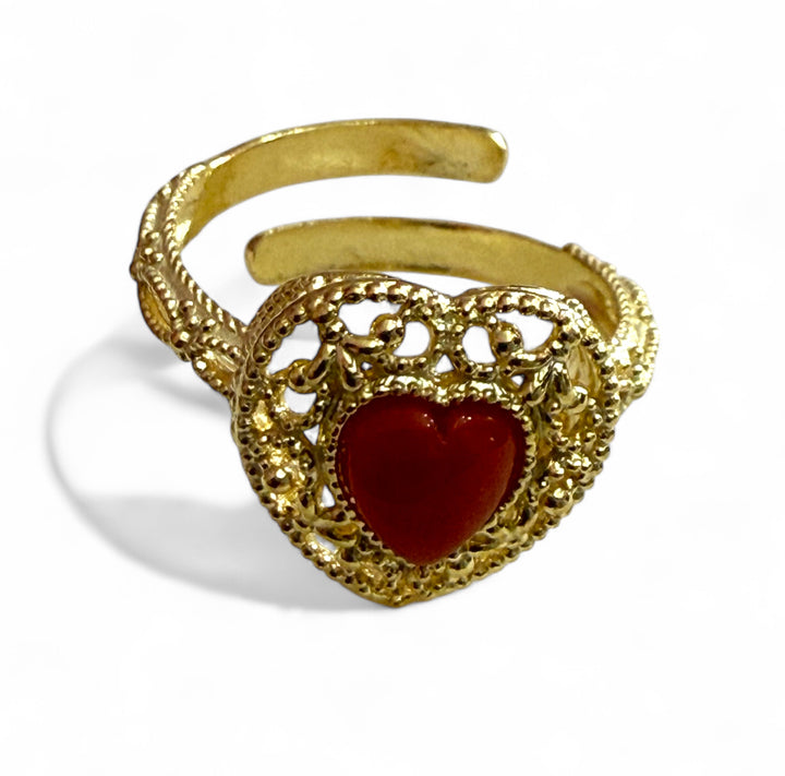 Idea regalo - anello cuore di corallo rosso montato in argento filigrana