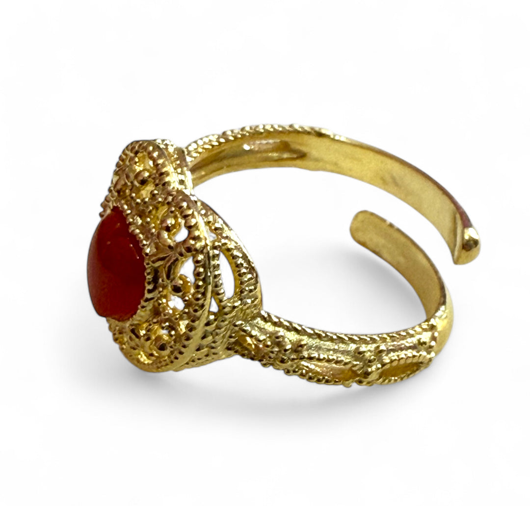 Idea regalo - anello cuore di corallo rosso montato in argento filigrana
