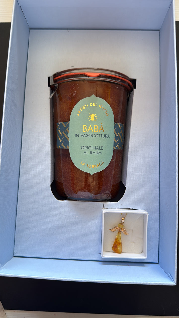 Idea regalo di Natale “Ambra è babà”.                  Ciondolo “Angelo Ambra del baltico” regaliamo babà di Napoli in vasocottura