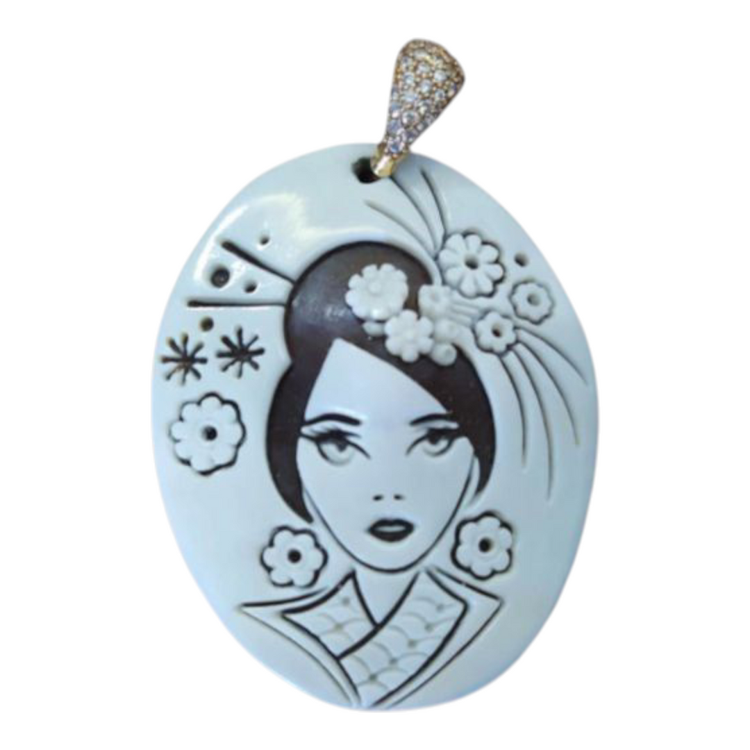 Linea orientale - Collana ciondolo Geisha in cammeo montato su argento Lucia Vitiello Gioielli di Napoli