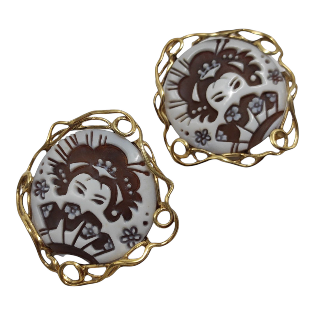 Linea orientale - orecchini geisha rotondi in cammeo montati su argento Lucia Vitiello Gioielli di Napoli