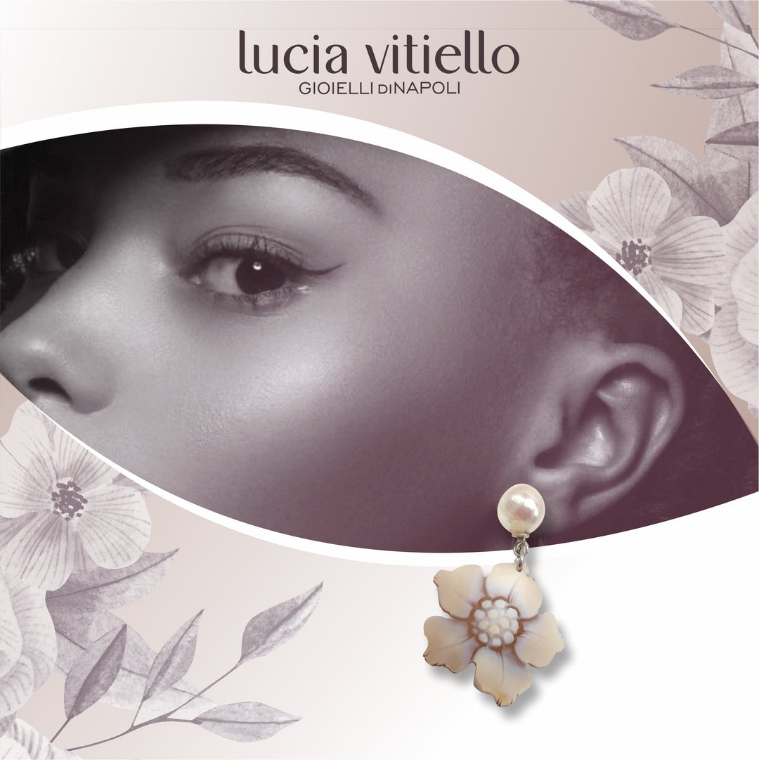 Orecchini floreali in cammeo montato su argento Lucia Vitiello Gioielli di Napoli