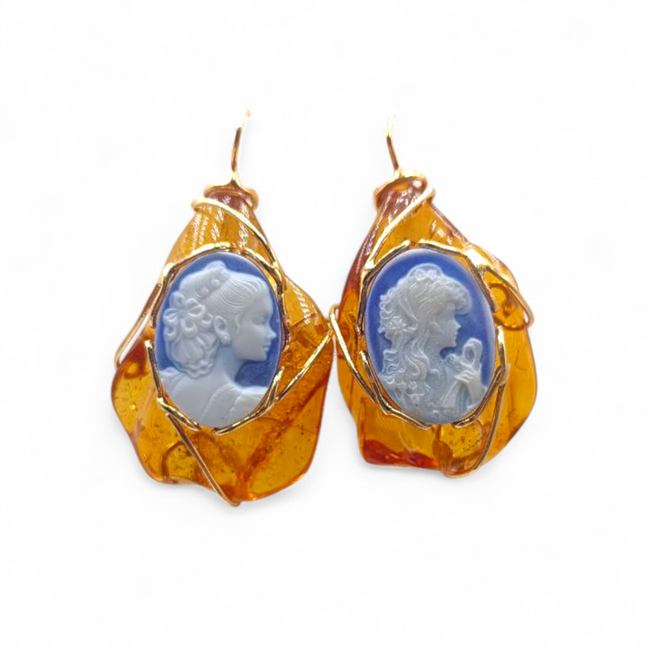 Orecchini Dea di Cammeo montati in Ambra marrone e Argento Dorato