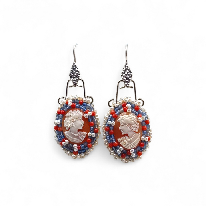 Orecchini Dama con Cammeo, Perle, Agata e Corallo montati in Argento