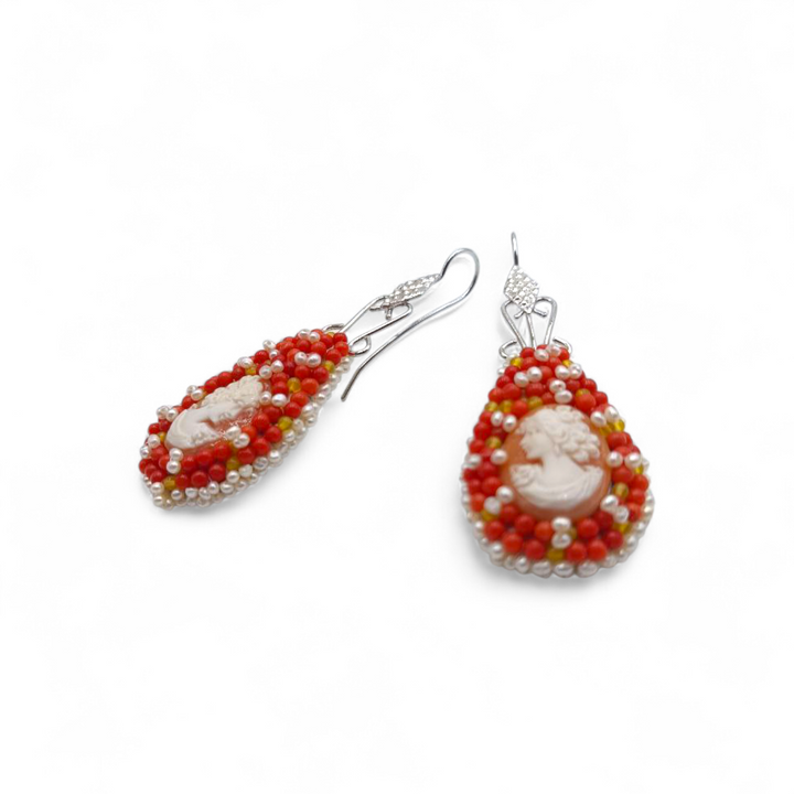 Orecchini Goccia con Cammeo, Perle e Corallo montati in Argento