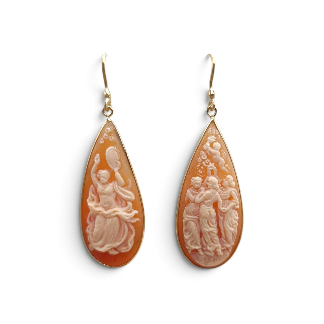 Orecchini Dee di Cammeo sardonico montati in Oro 18 kt.