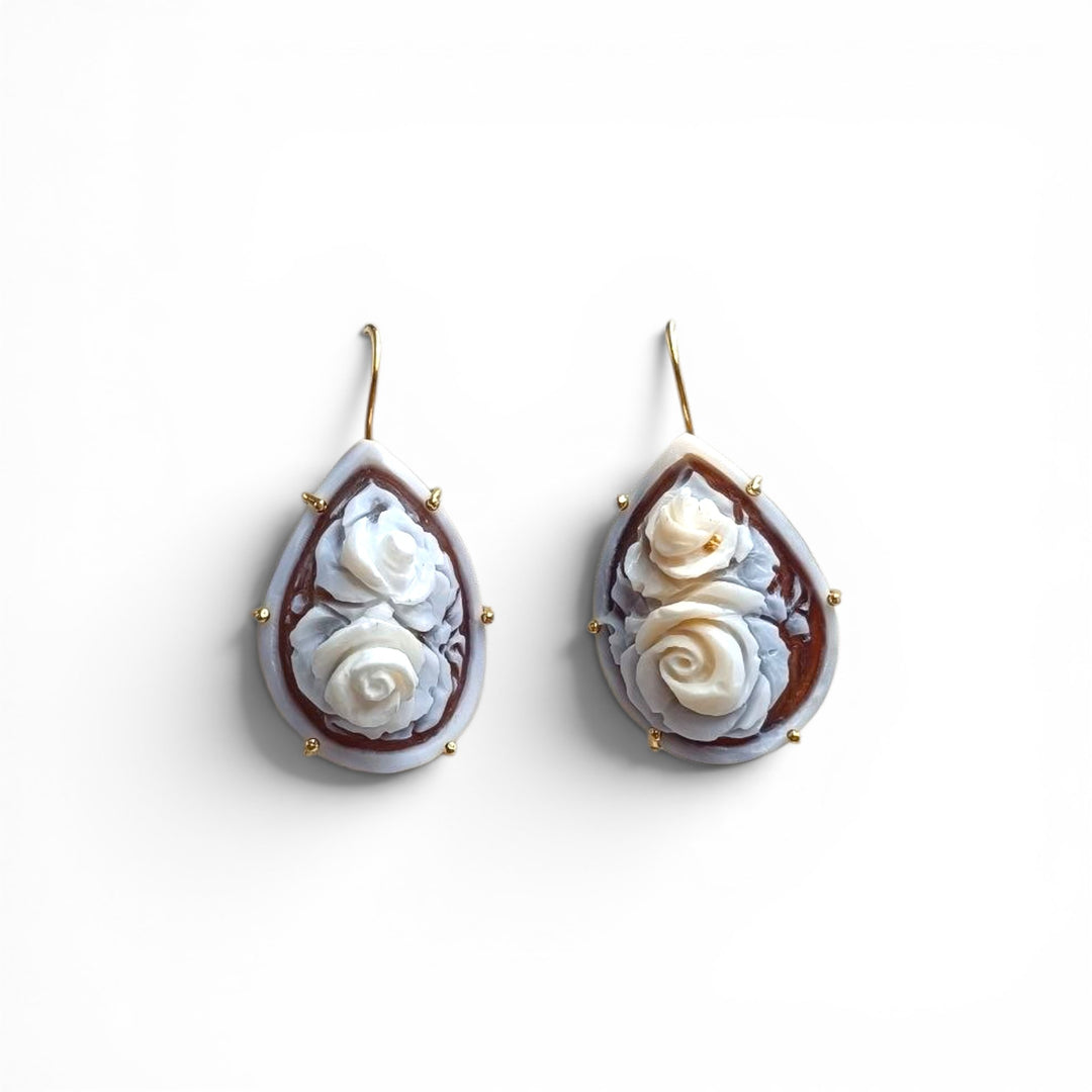 Orecchini con Fiori di Cammeo montati in Argento Dorato