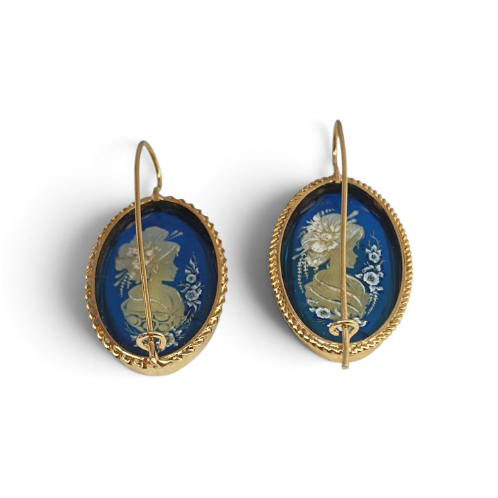 Orecchini Geisha di Ambra blu montati in Argento Dorato
