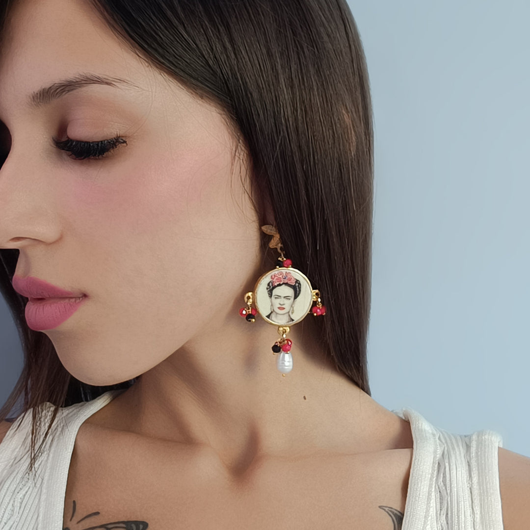 Frida Kahlo earrings on zama