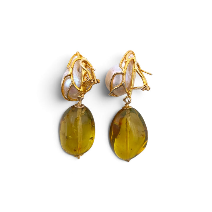 Orecchini Pendenti di Perla e Ambra montati in Argento Dorato