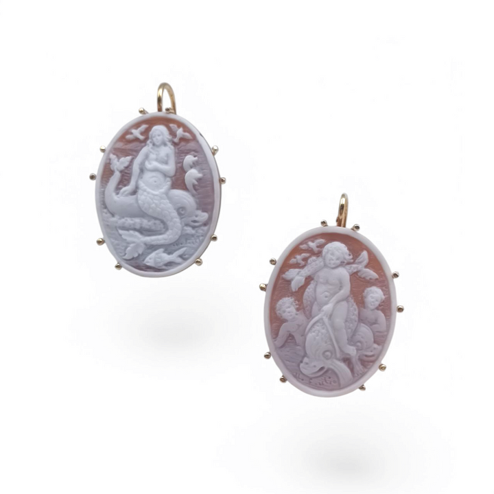 Alternative "marine" earrings in sardonic cameo mounted on silver