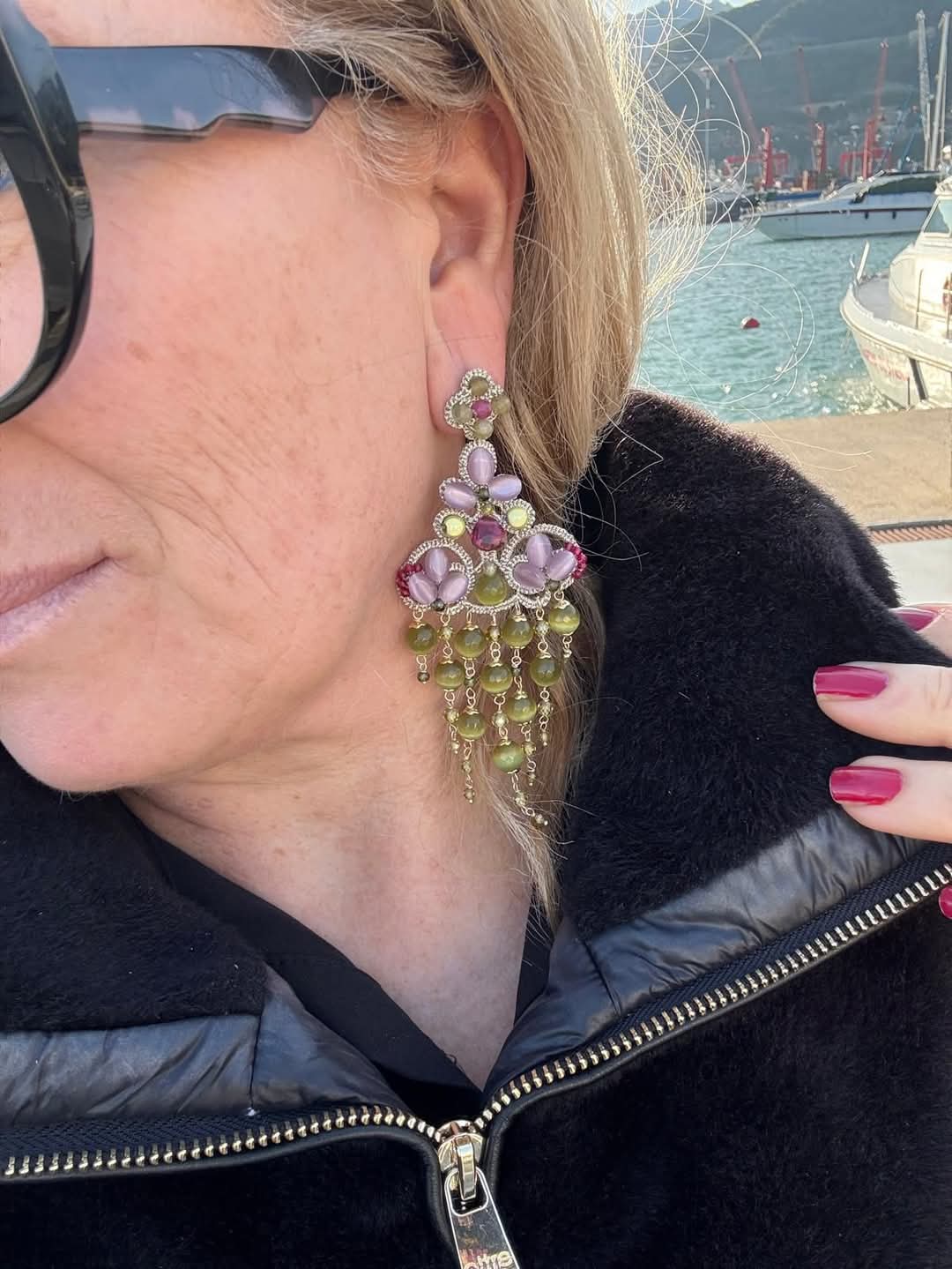Flower earrings in zirconia and cat's eyes, tatting workmanship