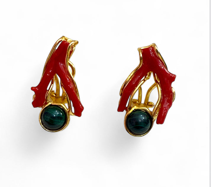 Orecchini corallo rosso montato in perle, acquamarina, malachite e argento dorato