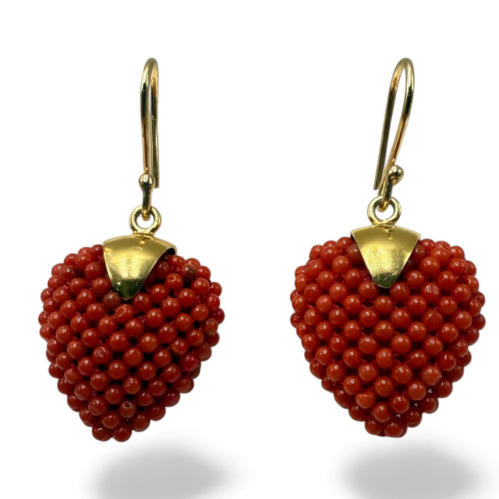 Orecchini cuore tessito in corallo vero montati su argento