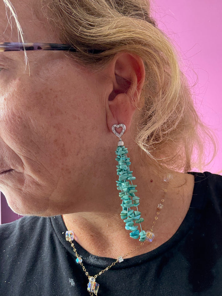 Orecchini “cuori” con grappoli di turchesi e argento zirconi