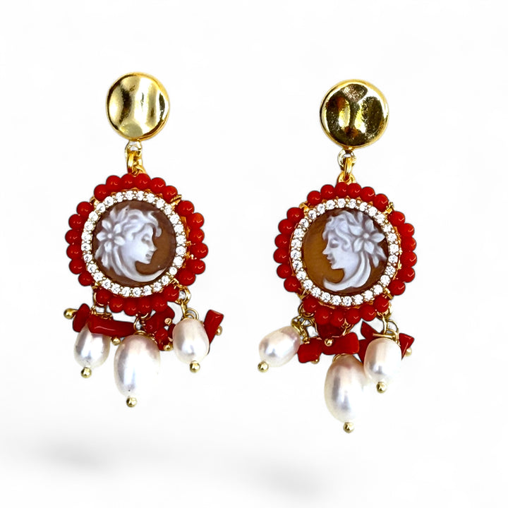 “Lady” earrings in cameo, red coral and pearls – woven workmanship on gilded silver