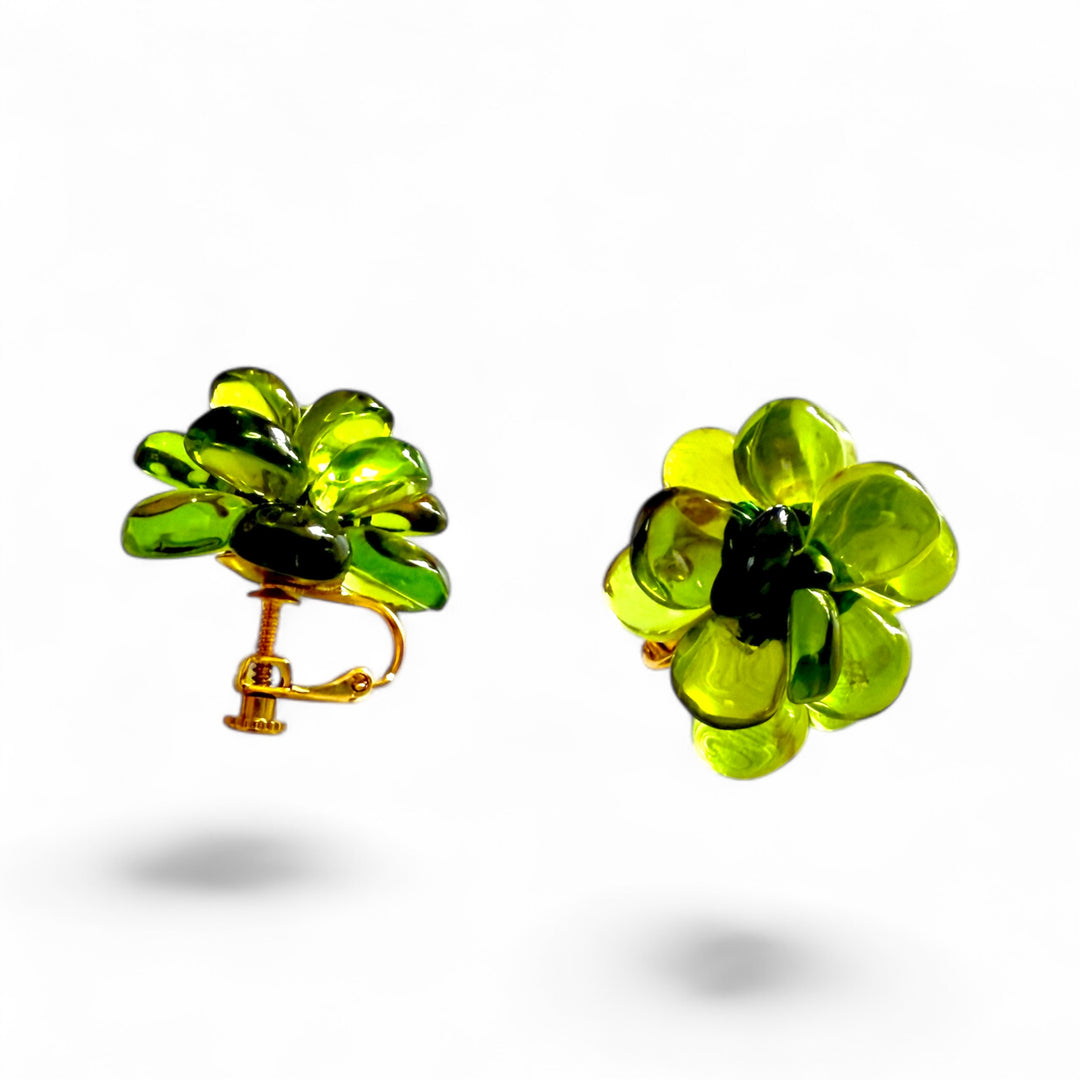 Orecchini “fiori ambra verde” montati in argento dorato