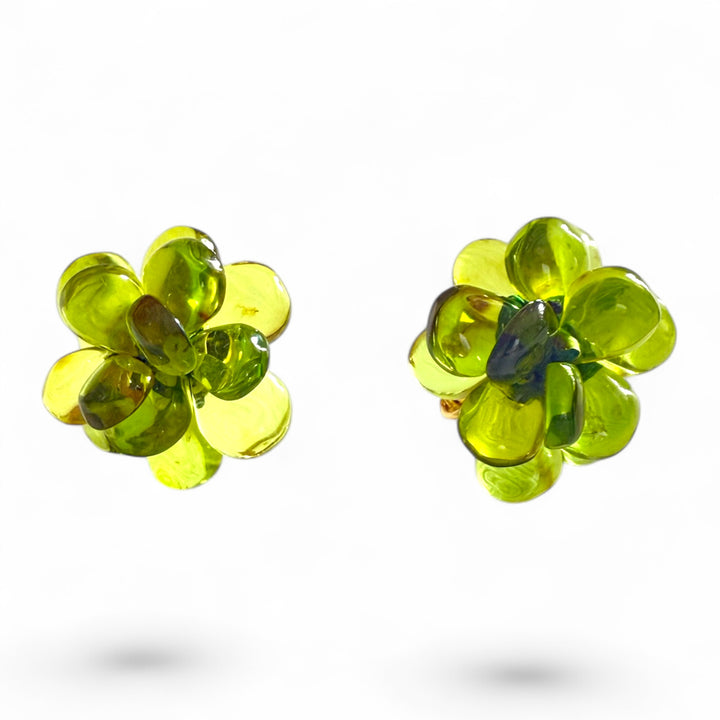 Orecchini “fiori ambra verde” montati in argento dorato