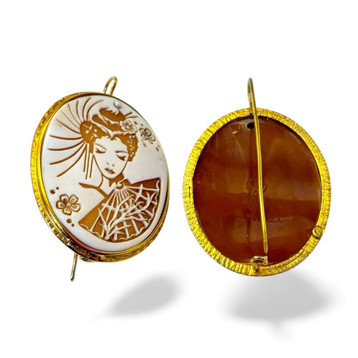 Orecchini “giapponesina” di cammeo montati in argento dorato