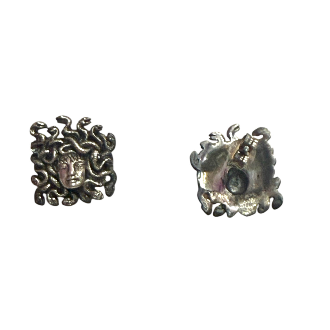 Orecchini “gorgonia medusa” inciso e lavorato in argento brunito