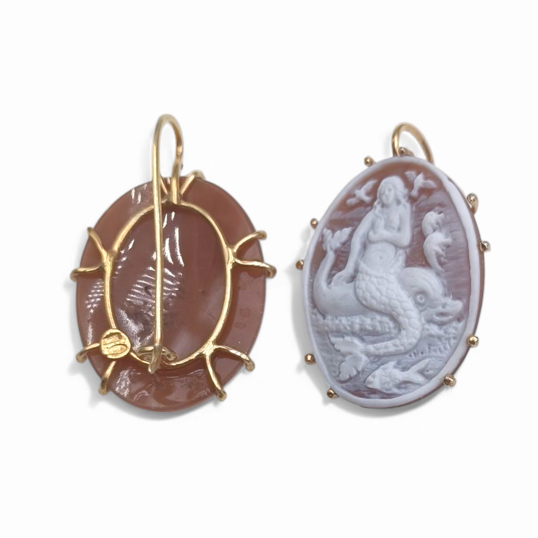 Alternative "marine" earrings in sardonic cameo mounted on silver