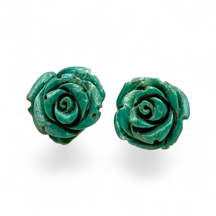 Orecchini rosa di turchese montati in argento dorato
