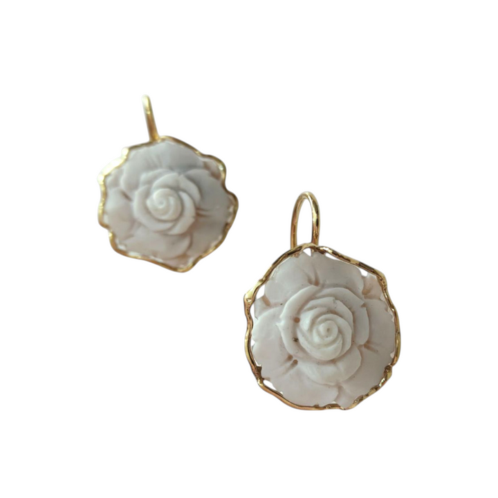 Rose earrings in sardonyx cameo mounted on silver