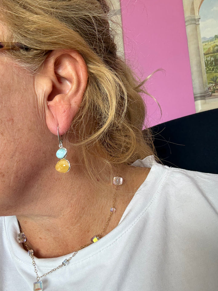 Orecchini sfere di Larimar ed ambra montato in argento