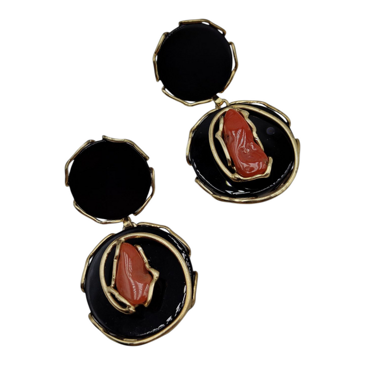 Round onyx and coral earrings mounted on silver 