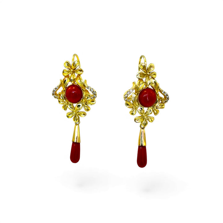 Orecchini Toppe Dorate di Corallo Rosso e Zirconi montati in Argento Dorato