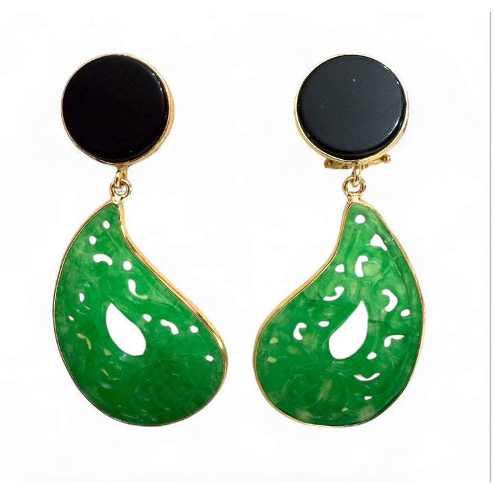 Orecchini virgola di giada verde ed onice nero montato in argento