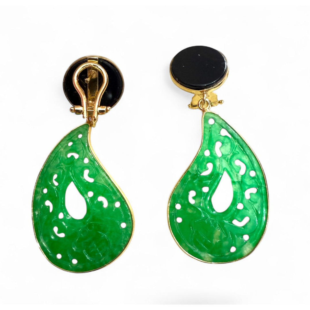 Orecchini virgola di giada verde ed onice nero montato in argento