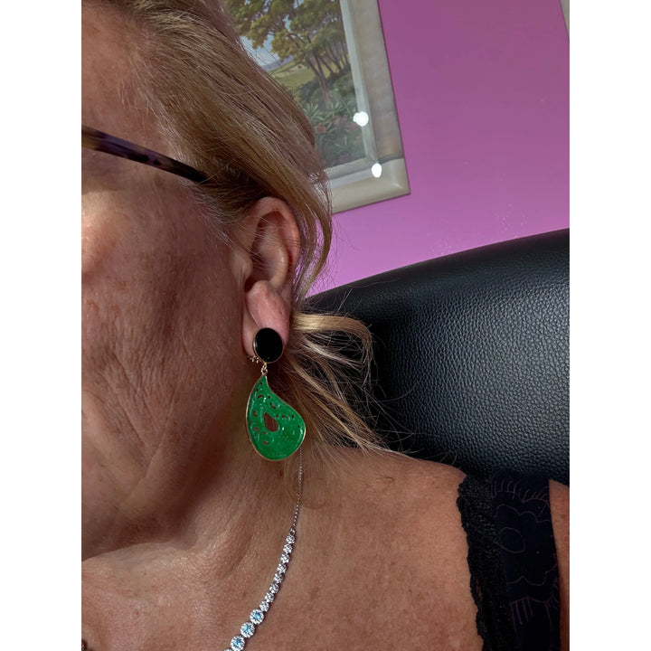 Orecchini virgola di giada verde ed onice nero montato in argento
