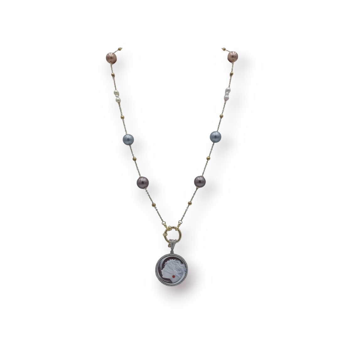Collana ciondolo dea bendata in cammeo montata su argento
