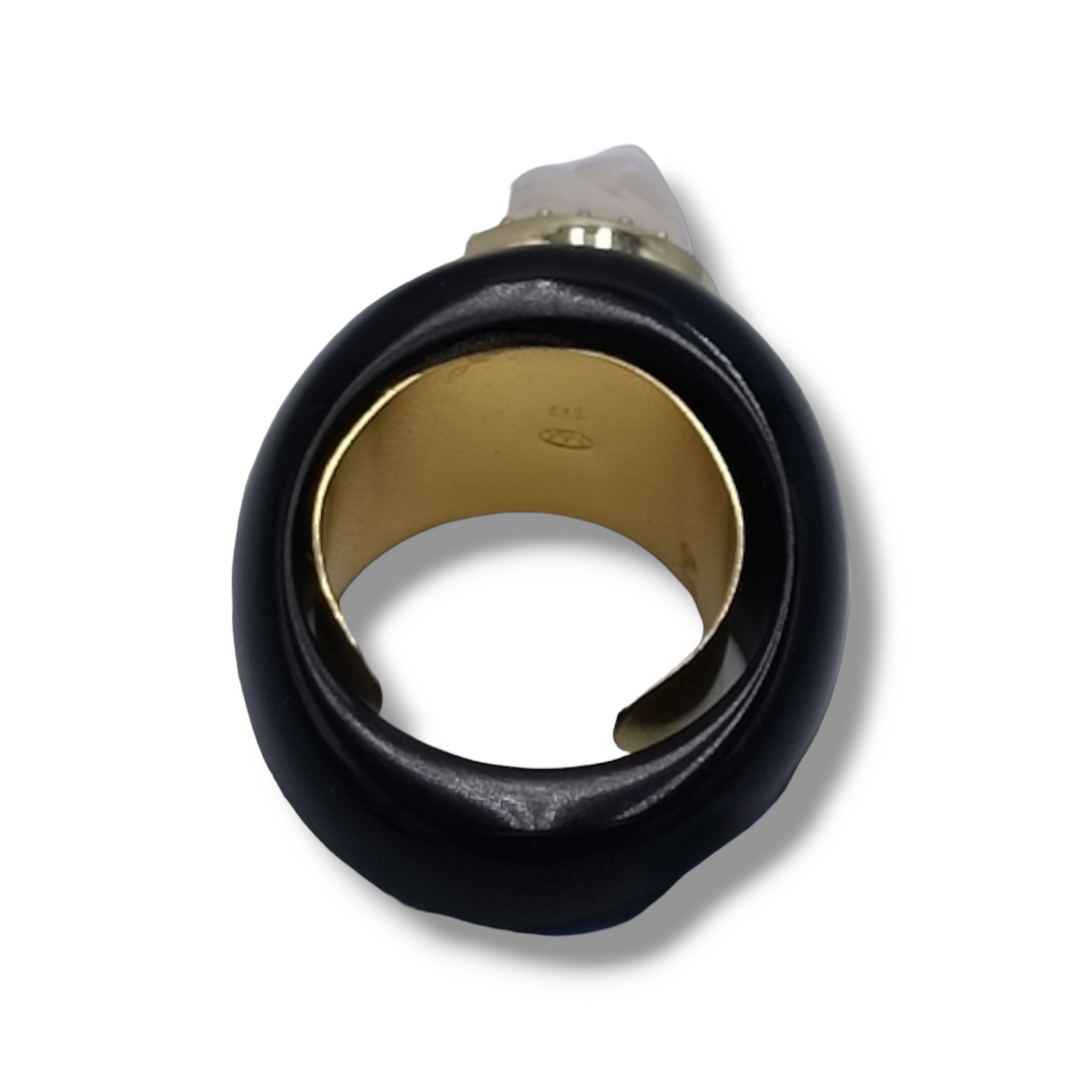 Anello rosa in corallo vero montata su agata nera
