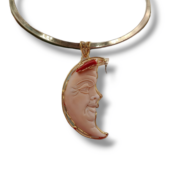 Moon pendant necklace in cameo mounted on silver