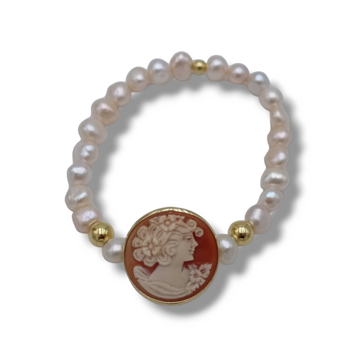 Bracciale dea in cammeo montato su perle e argento