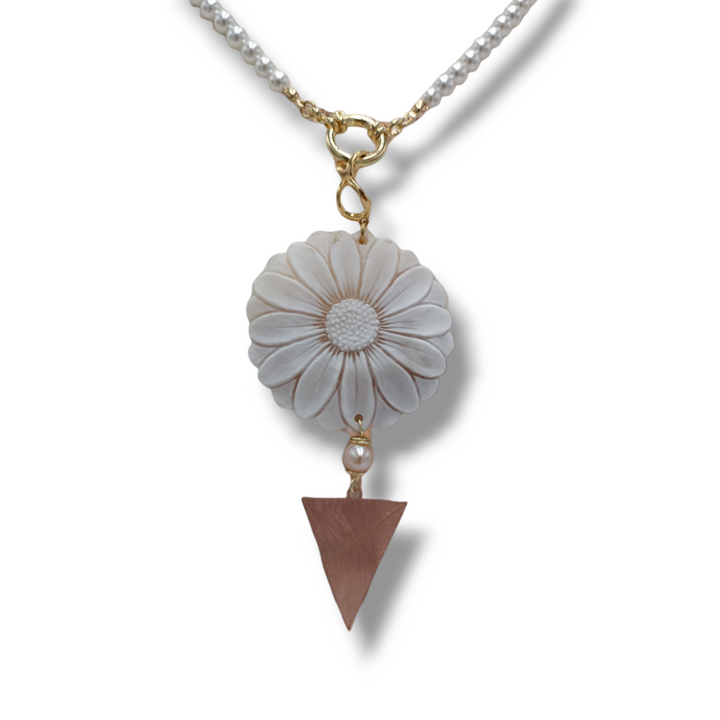 Collana margherita in cammeo montato su argento