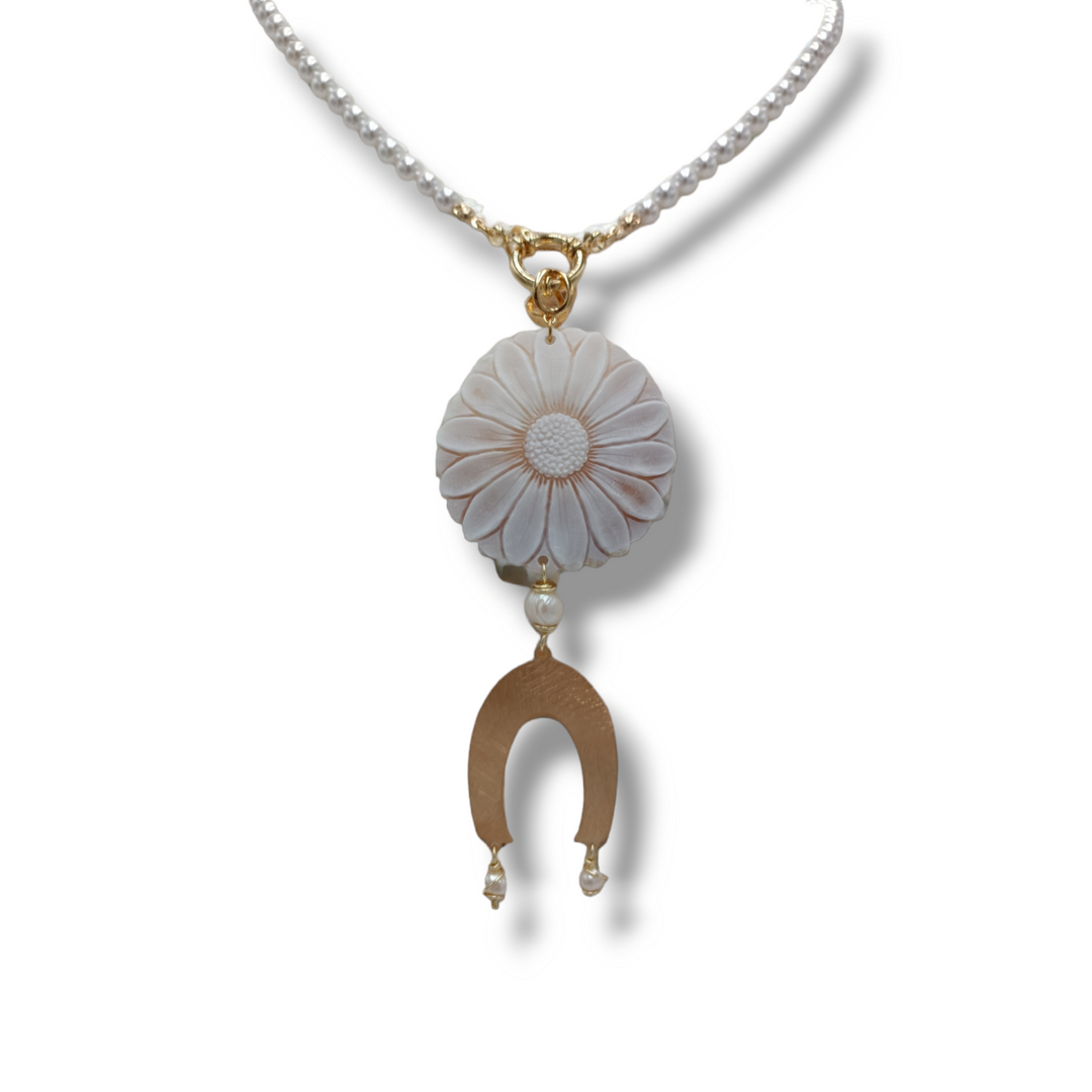 Collana margherita in cammeo montato su argento