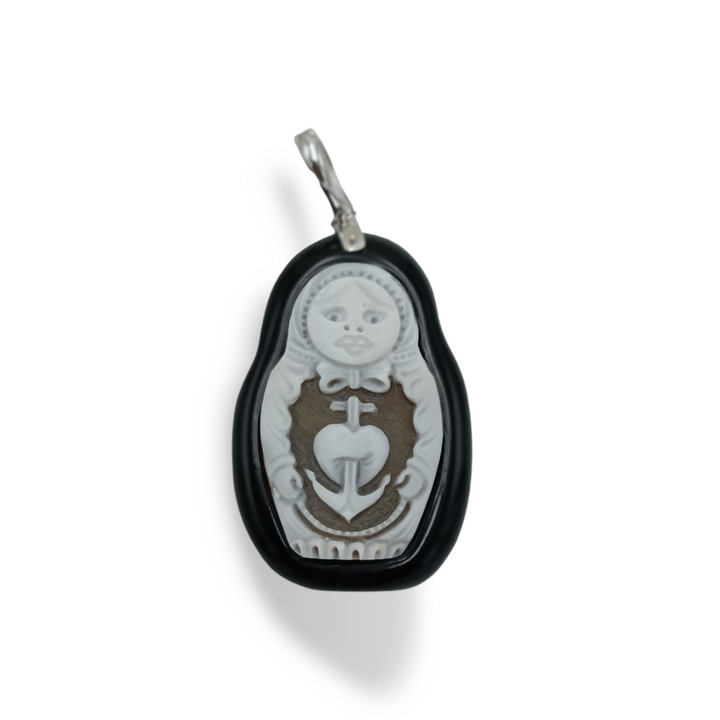 Collana ciondolo Matrioska in cammeo montato su agata