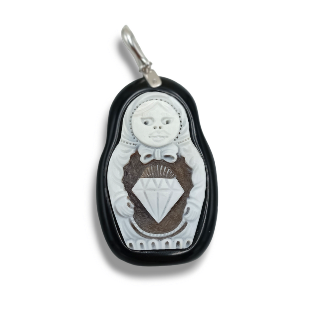 Collana ciondolo Matrioska in cammeo montato su agata
