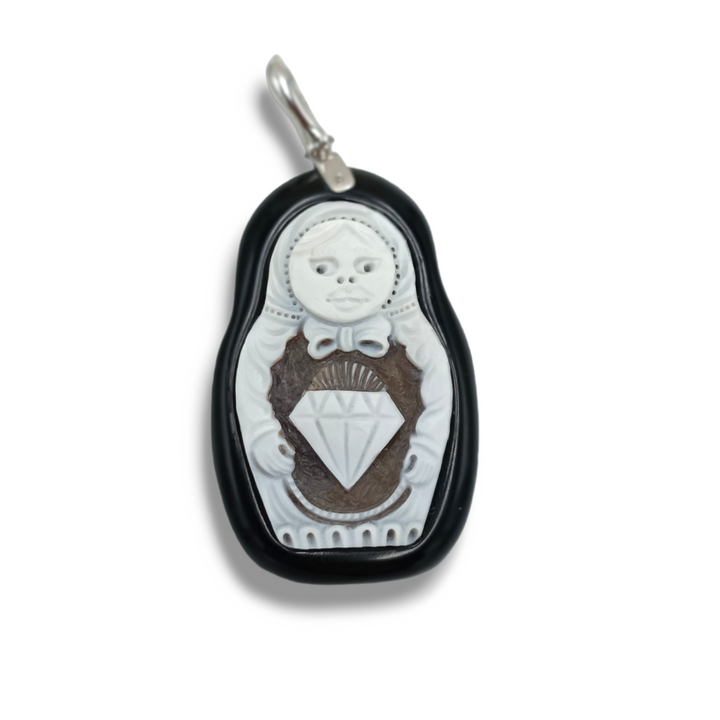 Collana ciondolo Matrioska in cammeo montato su agata