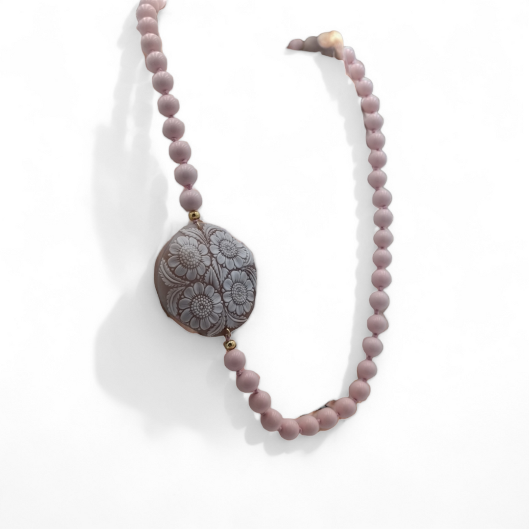 Collana fiore in cammeo montato su argento Lucia Vitiello Gioielli di Napoli