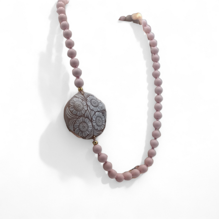Collana fiore in cammeo montato su argento Lucia Vitiello Gioielli di Napoli