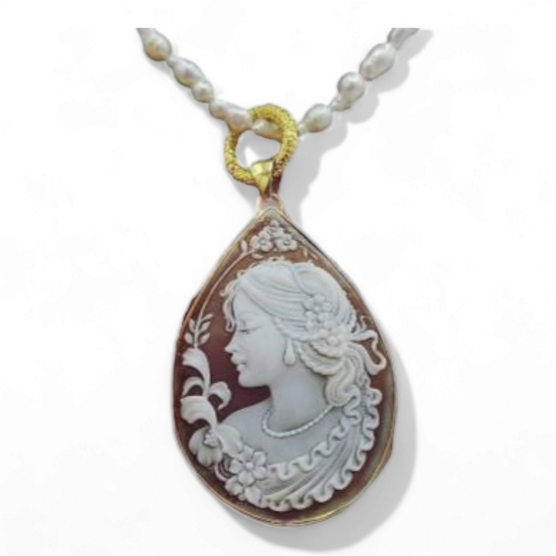 Collana ciondolo dea in cammeo montato su argento Lucia Vitiello Gioielli di Napoli