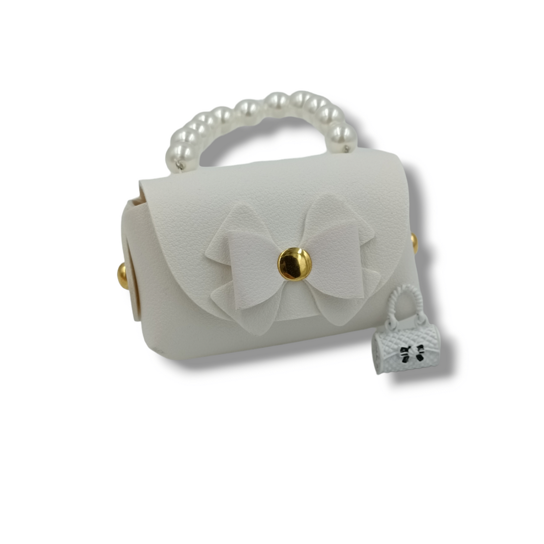 Mini bag pendant in cameo mounted on silver