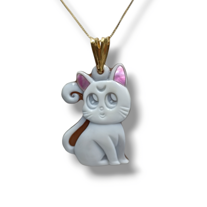 Cameo cat pendant mounted on silver